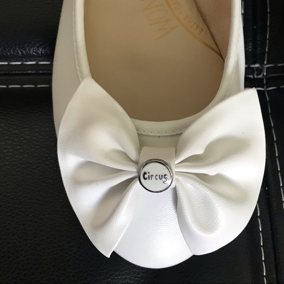 Women’s Carmen Round Toe Flats - Picture 7 of 8